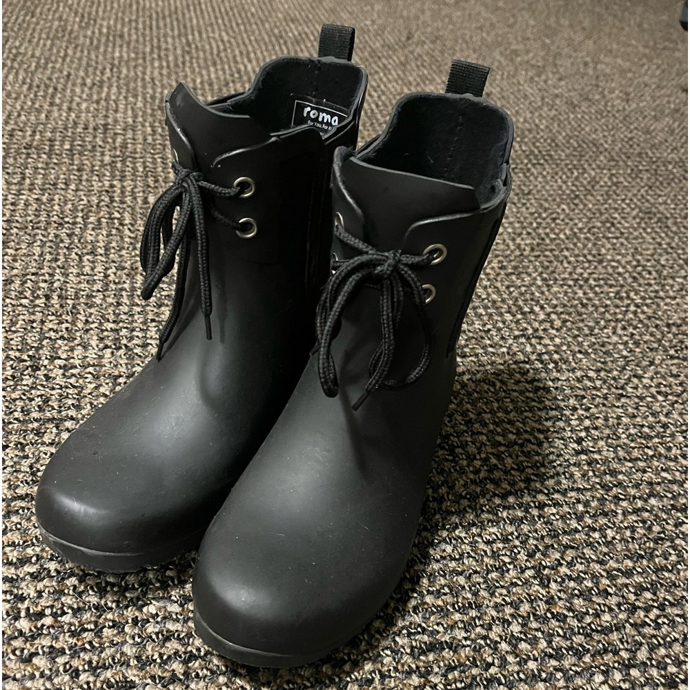 Size 6 new Roma women’s rain boots. No box, but brand new